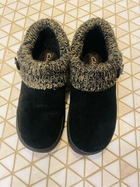 Clarks Mule Slippers Women’s Size 6 Black Leather Faux Fur Knit Slip-on